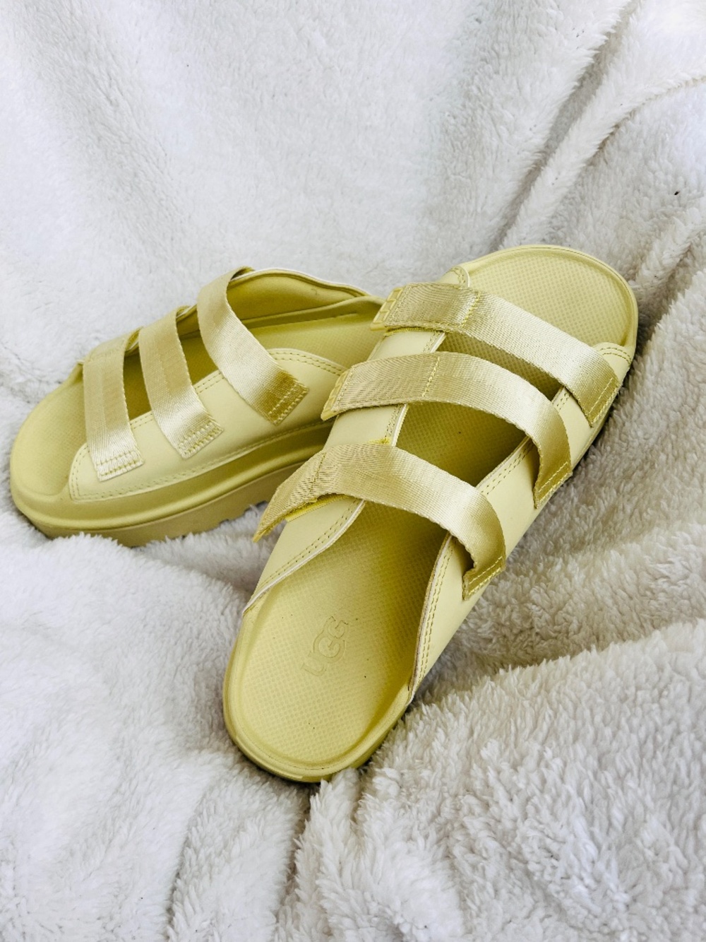 UGG Goldenglow Slide Platform Sandals Golden Apple Yellow 1166513K Womens Sz 10